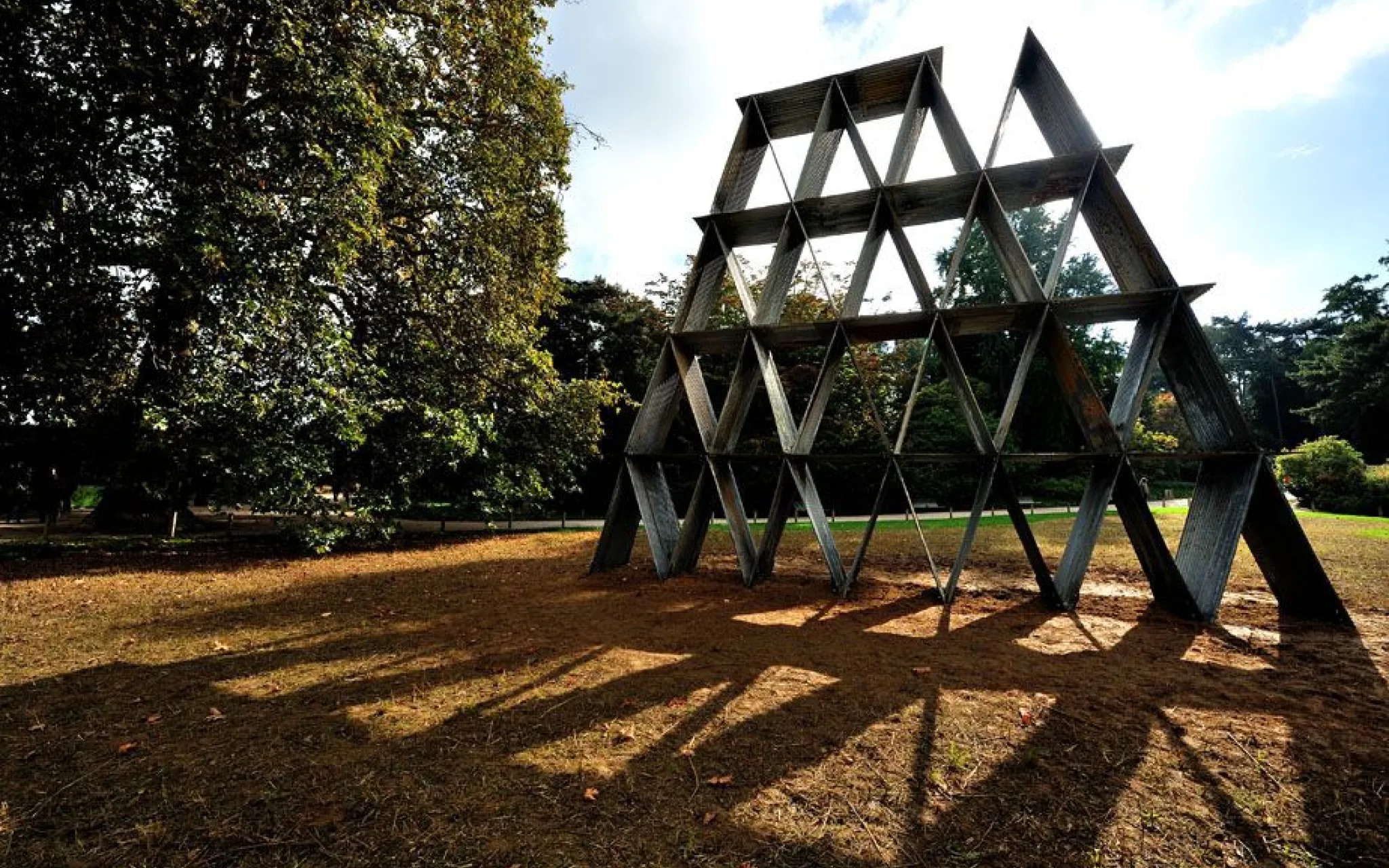 Château de tôle. Une œuvre de Stéphane Vigny, 2011. FIAC Hors les murs, Jardin des Plantes, 2013 © MNHN - F.-G. Grandin