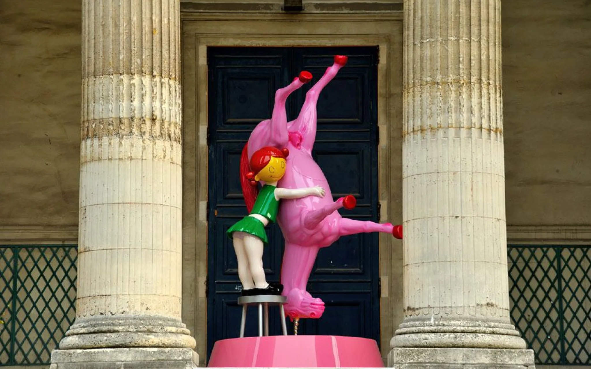 Little Girl and Upside Down Unicorn, de Richard Jackson, 2011. FIAC Hors les murs, Jardin des Plantes, 2013 © MNHN - F.-G. Grandin