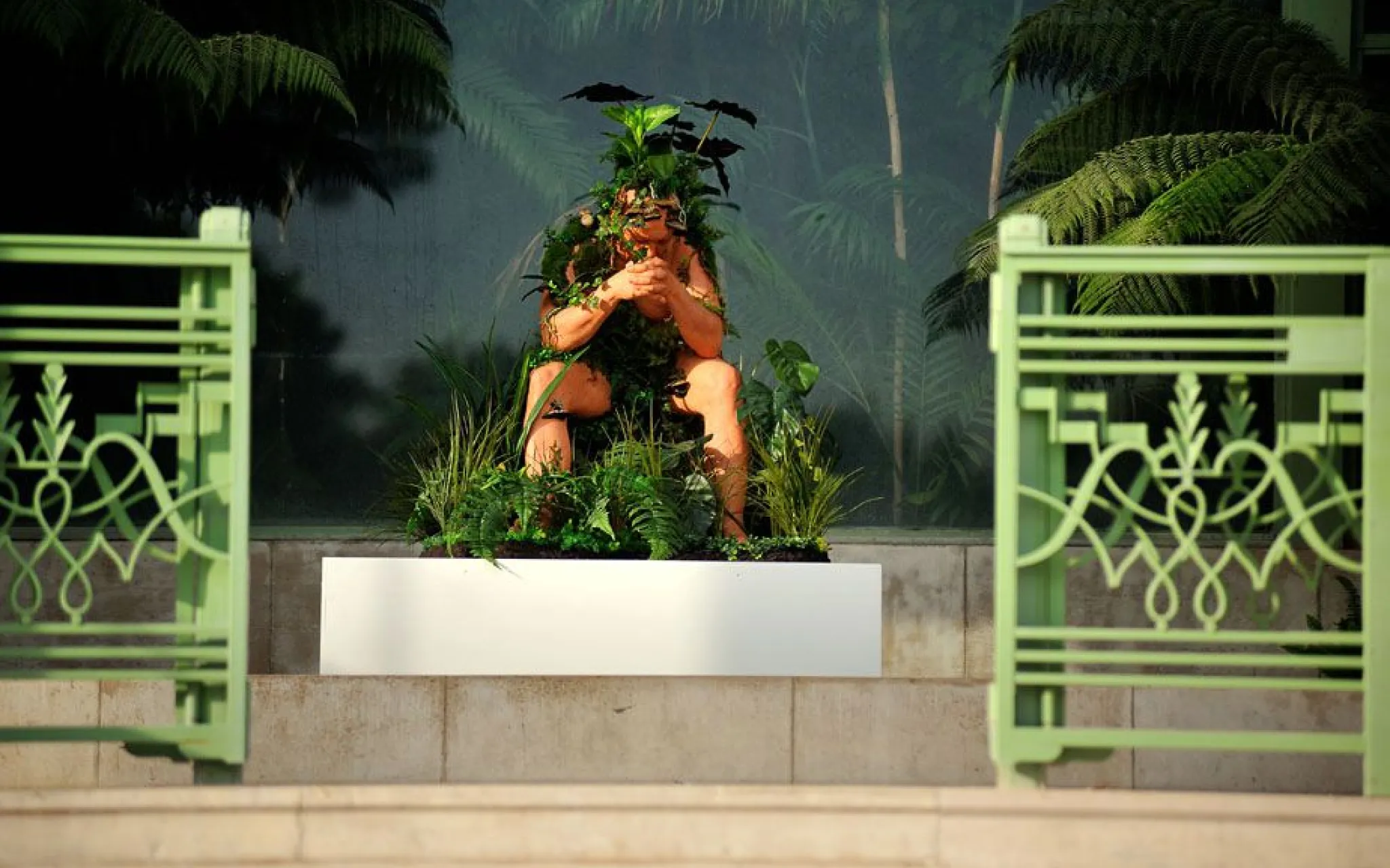 Man Still. Une œuvre de Gilles Barbier, 2013. FIAC Hors les murs, Jardin des Plantes, 2013 © MNHN - F.-G. Grandin