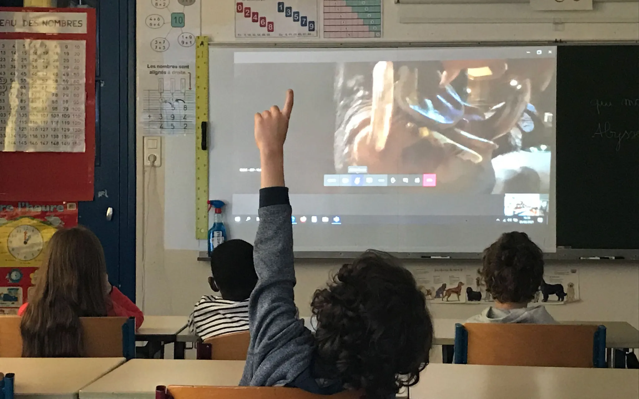 Atelier à distance dans une classe de CE1 de l'école Claude Vellefaux (Paris 10e)