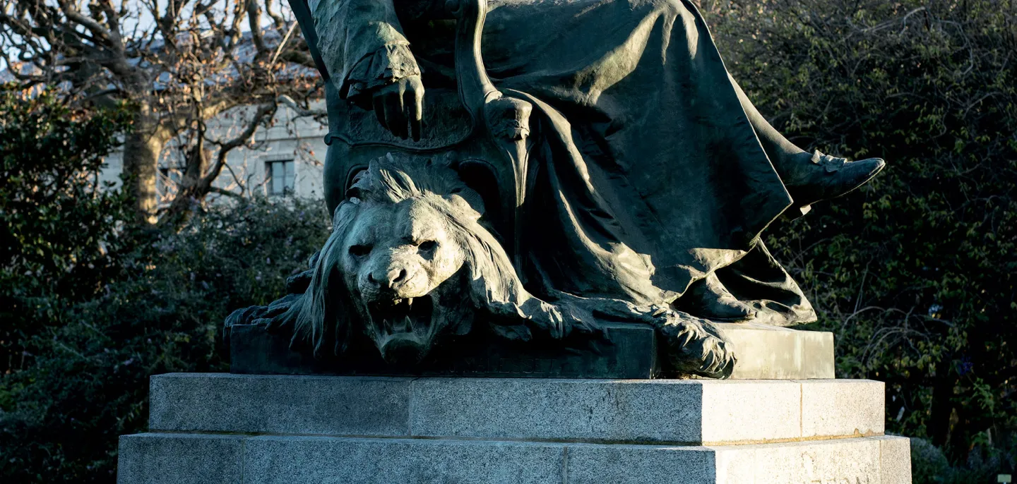 Monument à Buffon dans le Jardin des Plantes de Paris, Muséum national d’Histoire naturelle © MNHN - A. Iatzoura