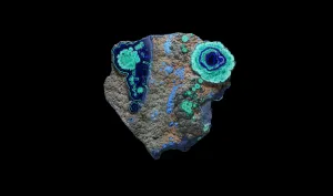 Spécimen présentant des couches concentriques de Malachite verte et d’Azurite bleu