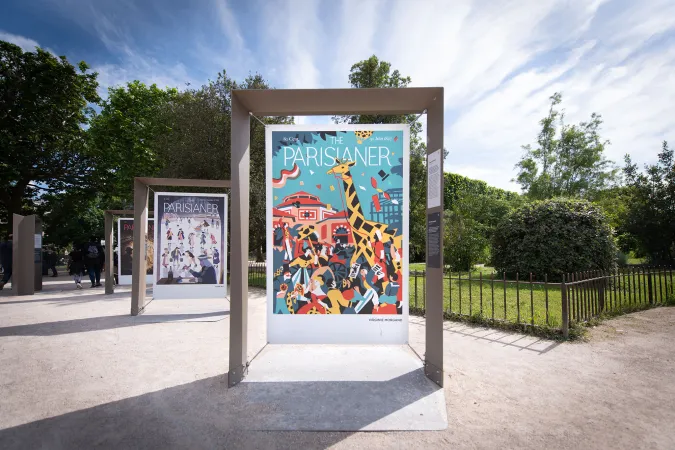Photo de la couverture en grand format « Girafomania » créée par Virginie Morgand pour la revue imaginaire « The Parisianer », exposée au Jardin des Plantes