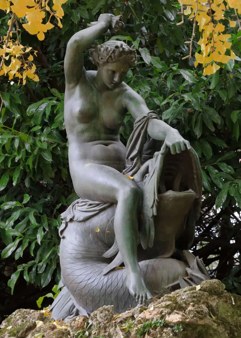 Nymphe tourmentant un dauphin (1868)